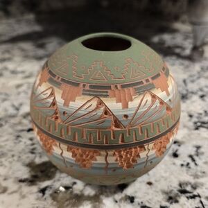 Navajo Tannia Smith Pottery